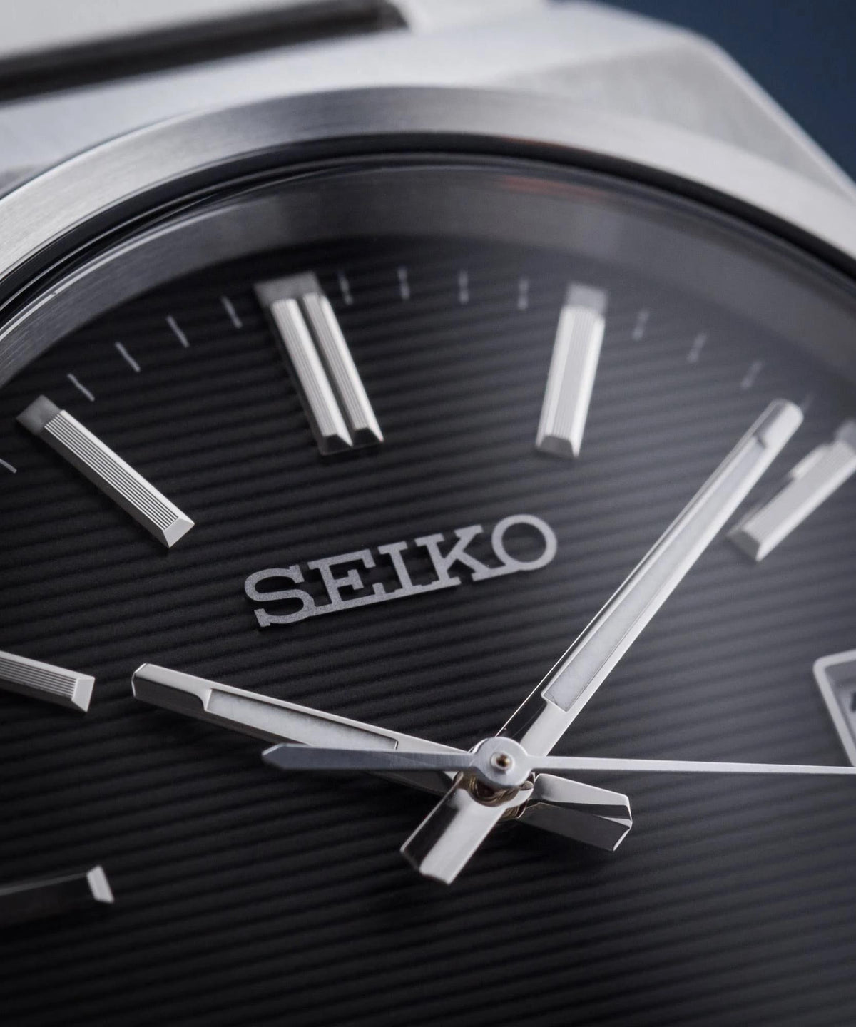 Seiko SUR557P1 Classic uomo 38,5 mm con quadrante nero, cassa in acciaio, vetro zaffiro e LumiBrite.