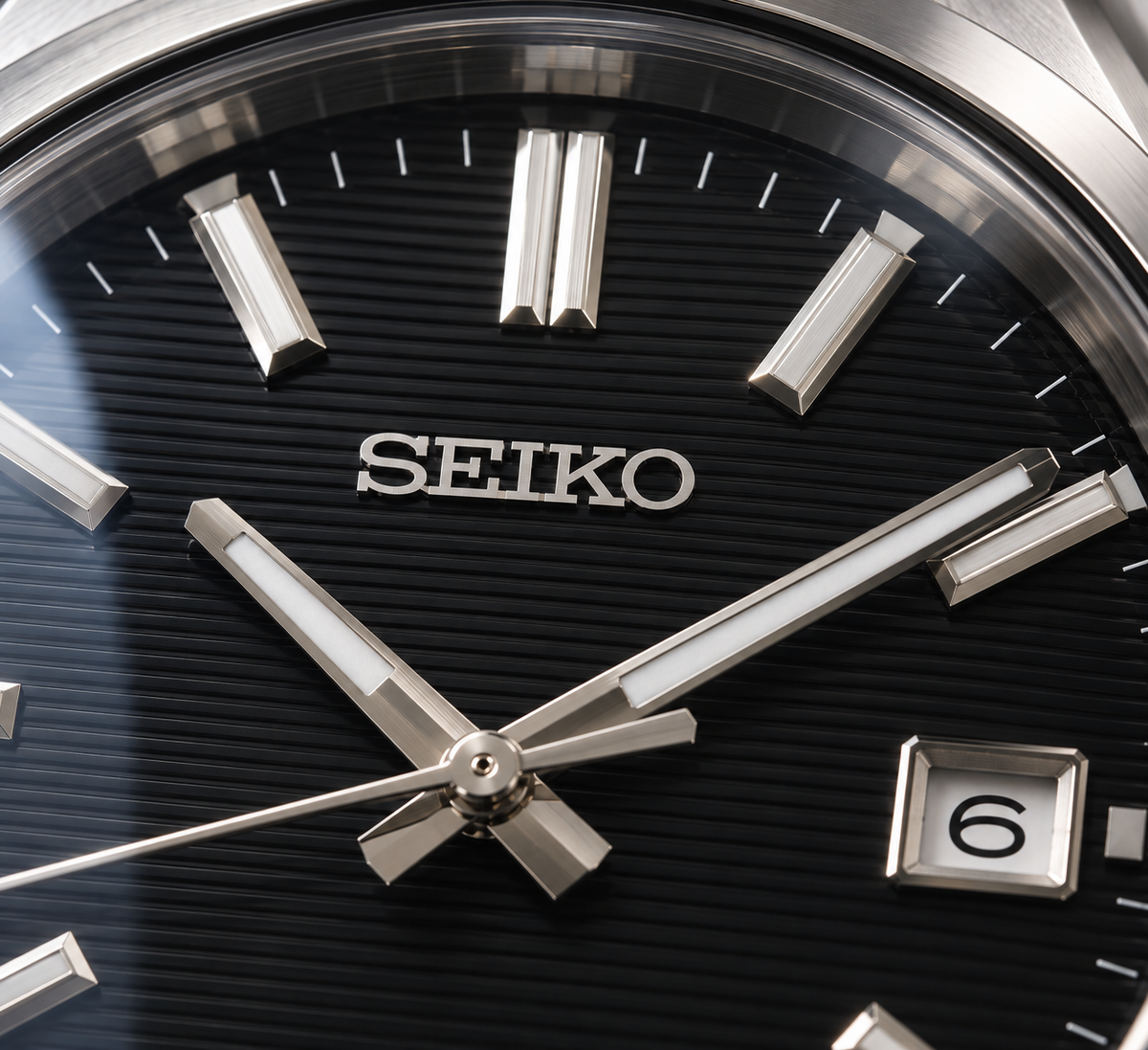 Seiko_SUR557P1_Classic_uomo_38_5_mm_con_quadrante_nero_cassa_in_acciaio_vetro_zaffiro_e_LumiBrite._