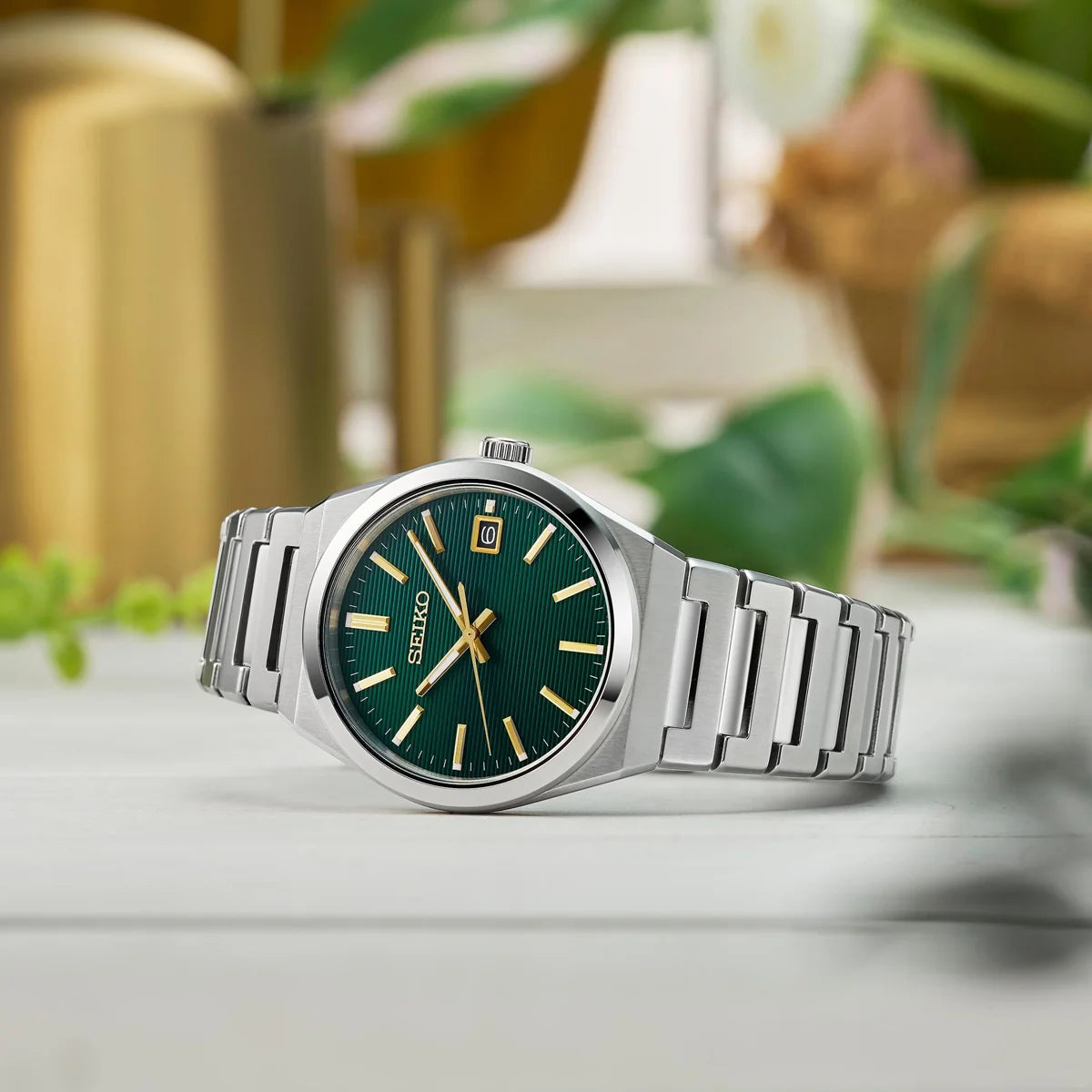 Seiko SUR601P1 Classic 38,9 mm con quadrante verde, lancette color oro, cassa in acciaio e vetro zaffiro.