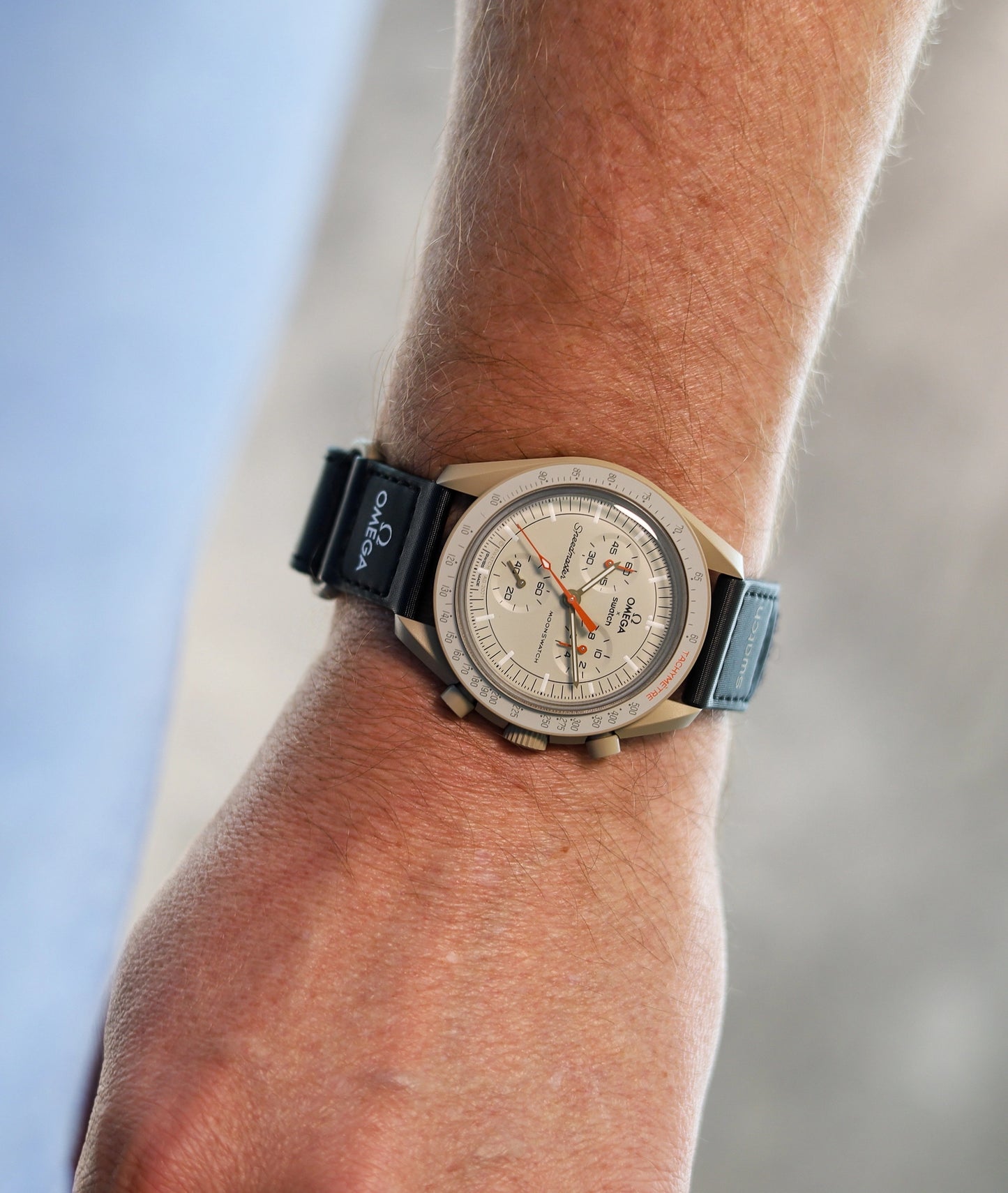 Swatch x Omega MoonSwatch Mission to Jupiter SO33C100 cronografo Bioceramic beige quadrante marrone 42mm