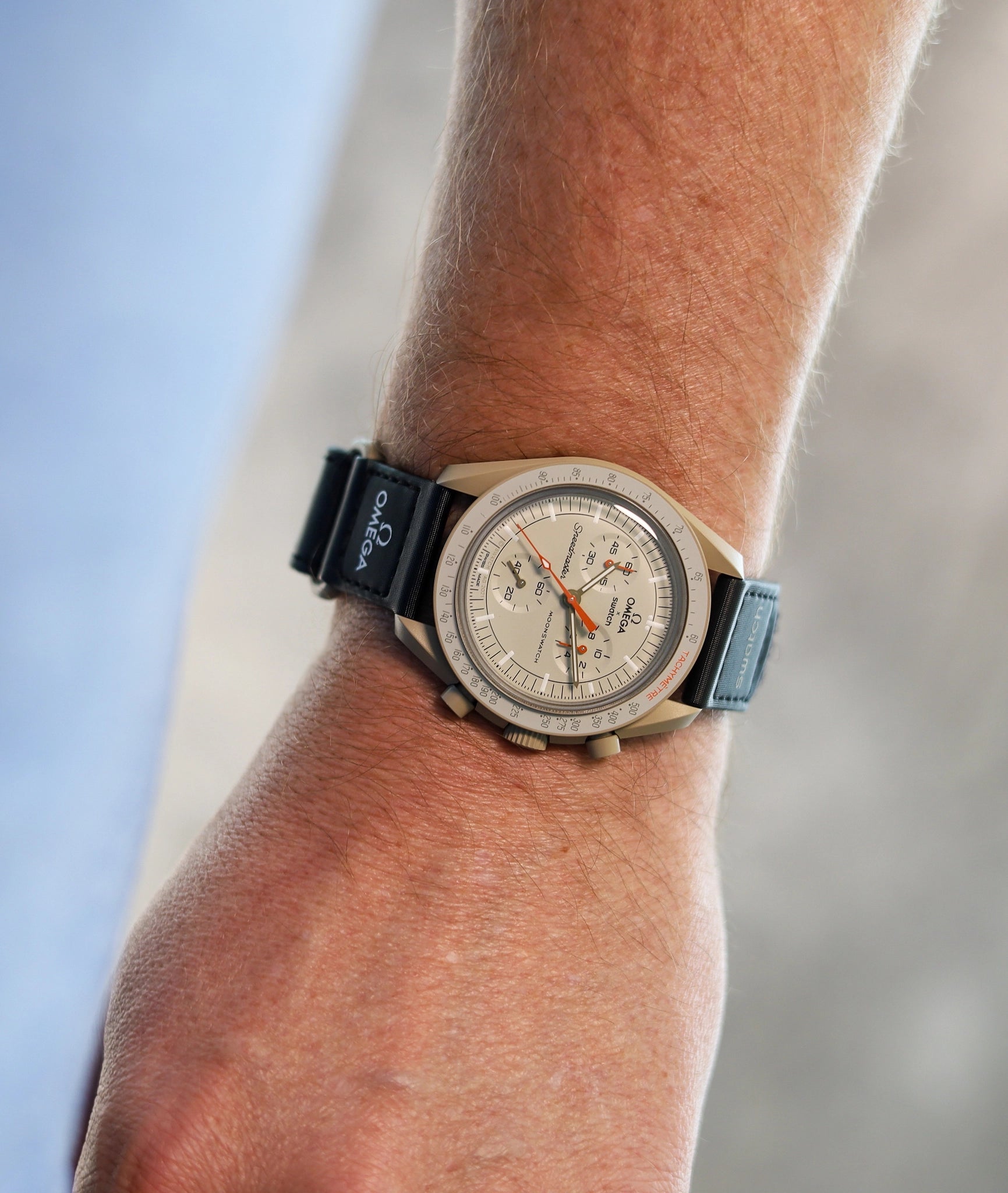 Swatch x Omega MoonSwatch Mission to Jupiter SO33C100 cronografo Bioceramic beige quadrante marrone 42mm