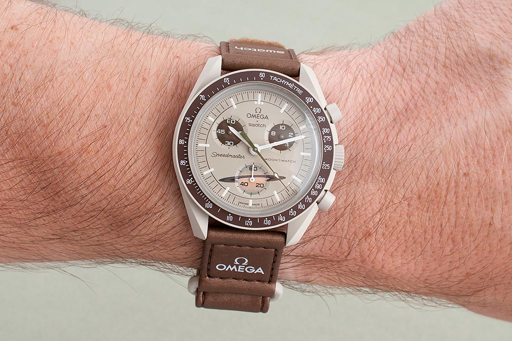 Swatch x Omega MoonSwatch Mission to Saturn SO33T100 cronografo Bioceramic beige quadrante taupe 42mm