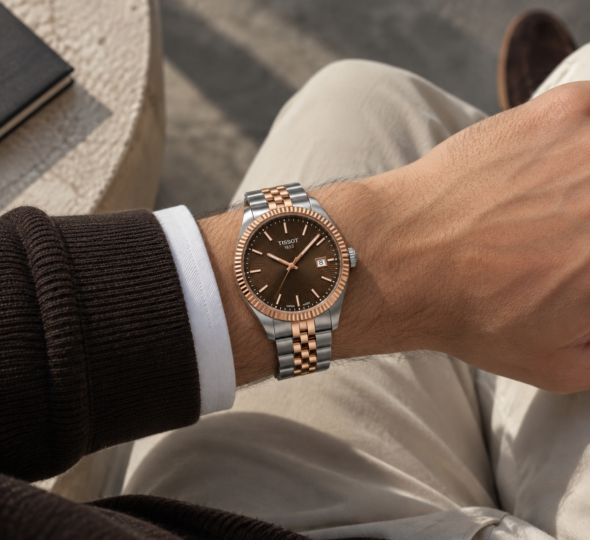 Tissot Ballade T156.410.22.291.01 40 mm con quadrante marrone guilloché a raggi di sole, cassa PVD oro rosa e bracciale in acciaio.