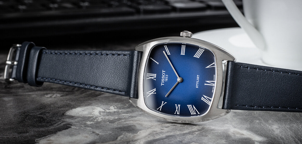 Tissot Heritage Contemporary T159.909.16.043.00 orologio quadrato Swiss Made vintage sportivo con quadrante blu sfumato numeri romani vetro zaffiro e cinturino in pelle blu