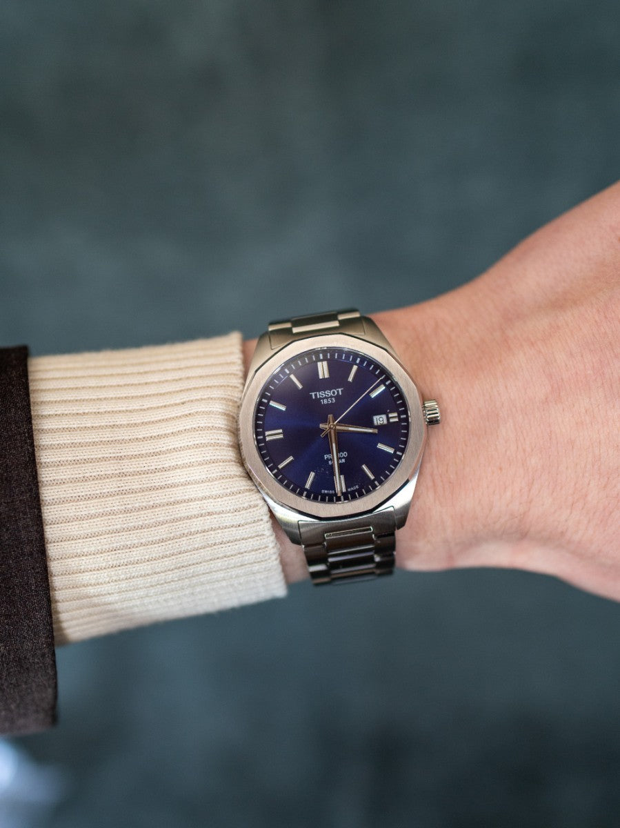 Tissot PRC 100 Solar T151.422.11.041.00 – Orologio uomo 39mm quarzo Swiss Made con quadrante blu, cassa acciaio e vetro zaffiro antigraffio.