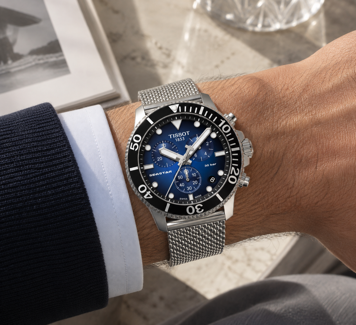 Tissot Seastar 1000 Chronograph T120.417.11.041.02 45,5 mm con cassa in acciaio, vetro zaffiro, lunetta in alluminio e fondello trasparente.
