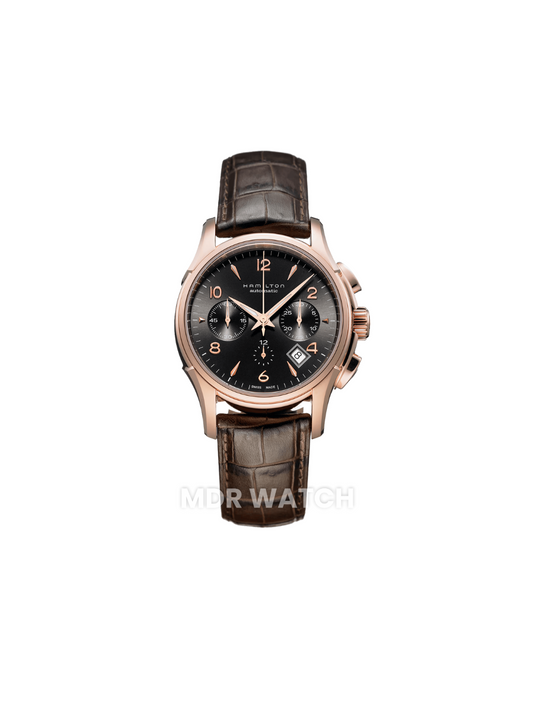 Orologio Hamilton Jazzmaster H32646595 da uomo, cronografo automatico Swiss Made con cassa in acciaio da 42 mm, quadrante nero con contatori argentati, cinturino in acciaio inossidabile, vetro zaffiro, movimento preciso e affidabile, design elegante e sportivo, ideale per look professionali e quotidiani.

