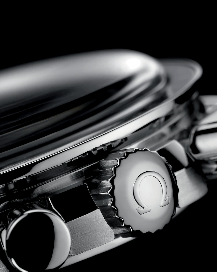 Omega Speedmaster Moonwatch 310.30.42.50.01.001 – Iconic Manual Winding Chronograph with Black Dial