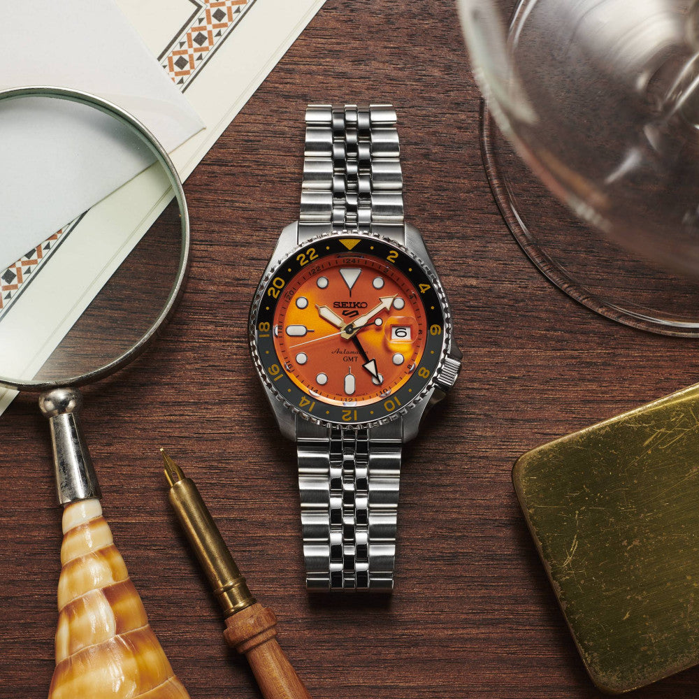 Seiko 5 Sports SSK005K1 – Orologio automatico GMT, quadrante arancione, ghiera bicolore, 42,5mm, movimento 4R34

