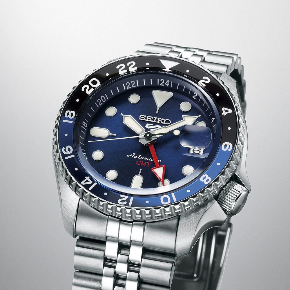 Seiko SSK003K1 orologio uomo automatico GMT 42,5mm cassa acciaio inox quadrante blu lunetta bicolore Batman vetro Hardlex bracciale jubilee resistente sportivo Lumibrite 4R34 datario

